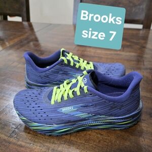 Brooks Hyperion Tempo running shoes in a special edition Boston Marathon Size 7